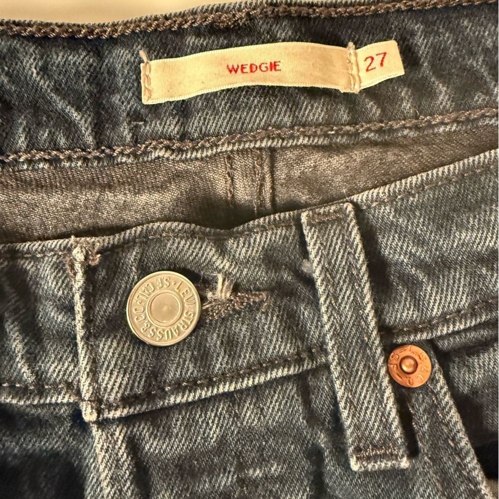 Levi's Wedgie Straight Leg Jeans in Leisure Time Tonight Size 27 Classic Denim - Picture 14 of 16